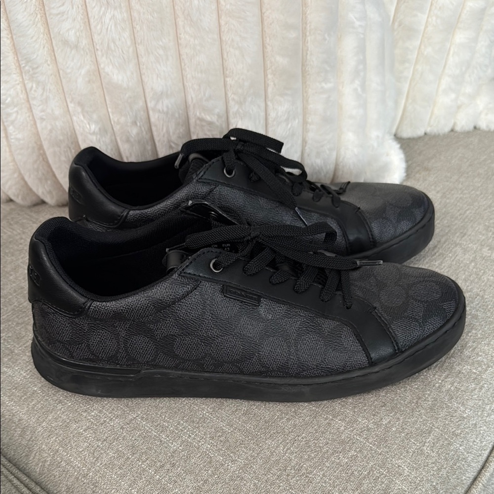 Mens Low Line Sneaker in Signature Canvas
*SLIGHTLY WORN* - Picture 2 of 6